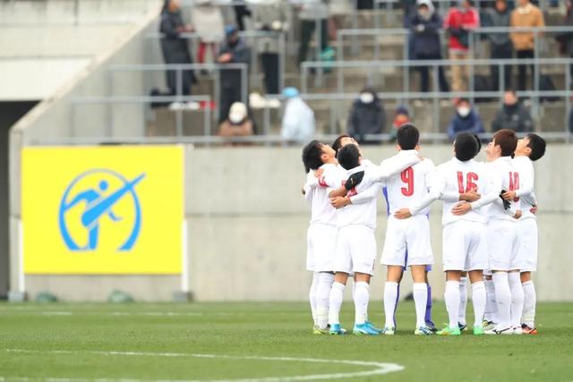 恩比德30+12率76人斩获4连胜 篮网逆转胜活塞