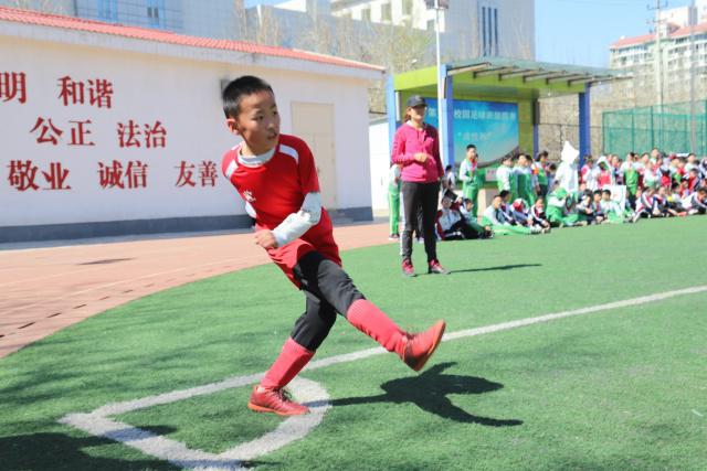 约基奇37+9+8掘金力克活塞 76人险胜爵士3连胜